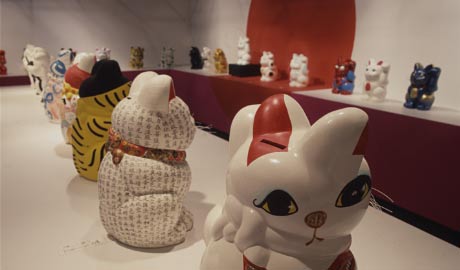第332回デザインギャラリー1953「ネ！！コれはおめでたい〈造型作家による新まねき猫展〉」
